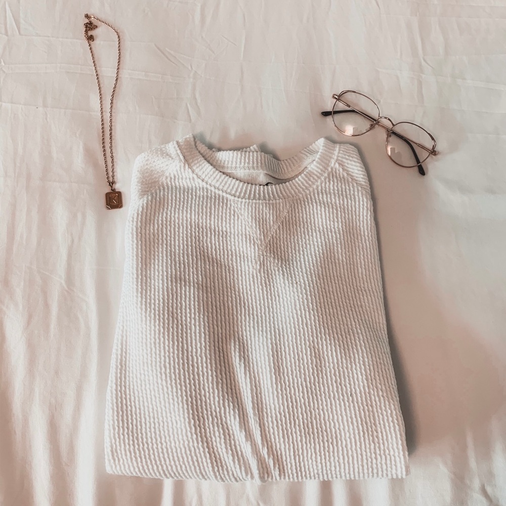 hollister lightweight sweater!